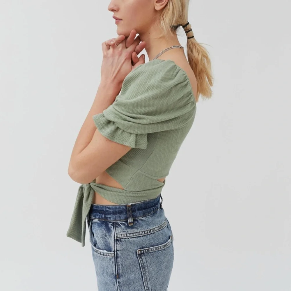 NWOT UO Annie wrap crop top green size M - Picture 4 of 4